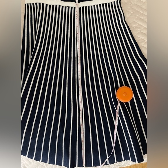 GORGEOUS BANANA REPUBLIC knit sweater dress, tank. Navy blue & white. NWT. XS. - Picture 6 of 9